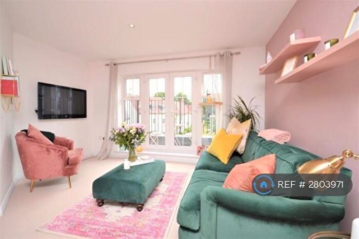 1 Bedroom Flat To Rent In Lambourne Chase, Chelmsford, CM2