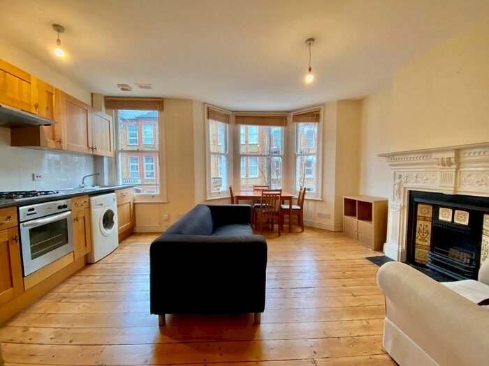 2 Bedroom Flat To Rent In Tremadoc Road, Clapham SW4
