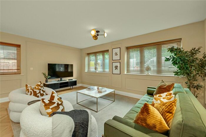 2 Bedroom Apartment For Sale In The Residence, Brooklands Road, Weybridge, KT13