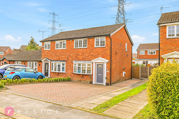 3 Bedroom Semi Detached House For Sale In South View, Bamford, Rochdale, OL11