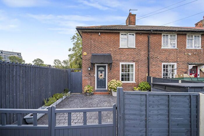 2 Bedroom End Of Terrace House For Sale In Prince Henry Rd, SE7