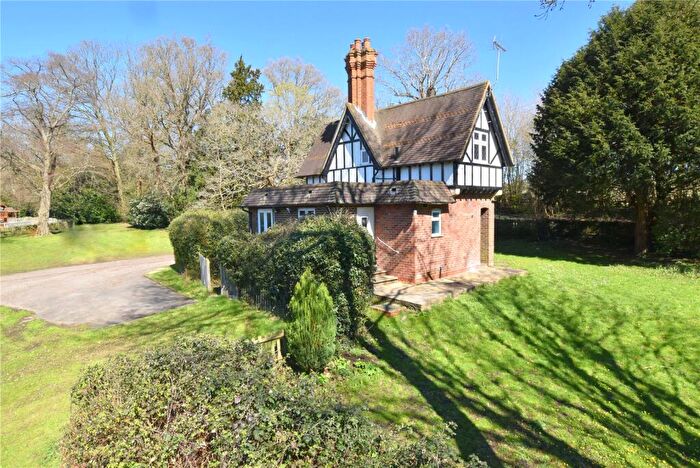 2 Bedroom Detached House For Sale In Cobham Road, Cobham, KT11