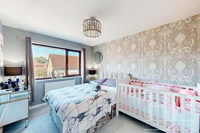 3 Bedroom End Of Terrace House For Sale In Capsey Road, Ifield, RH11