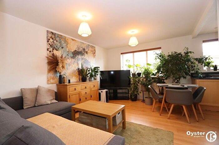 2 Bedroom Flat To Rent In Yukon Road, Broxbourne, EN10