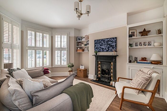 2 Bedroom Flat To Rent In Revelstoke Road, London, SW18