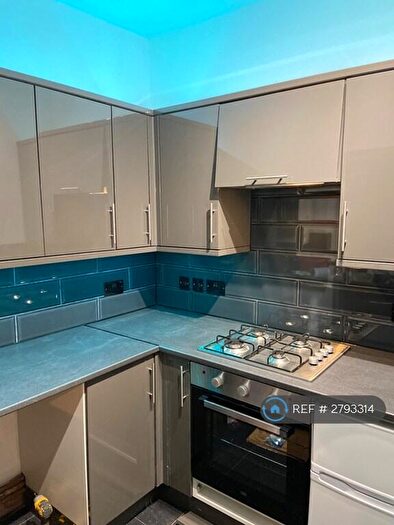 2 Bedroom Flat To Rent In Laira Avenue, Plymouth, PL3