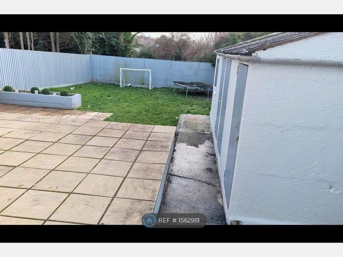 3 Bedroom Semi-Detached House To Rent In Cotman Walk, Bristol, BS7