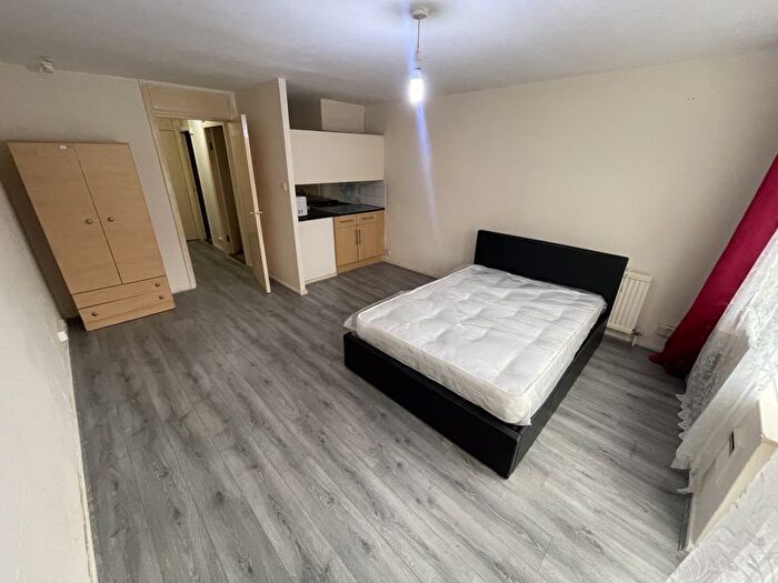 1 Bedroom Flat To Rent In Colley House, Whitehall Road, Uxbridge, UB8