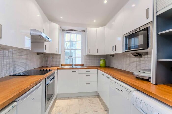 2 Bedroom Flat To Rent In Grove End Road, St John's Wood, London, NW8