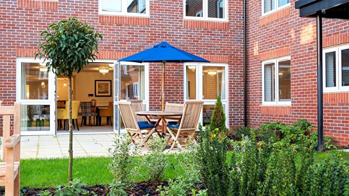 2 Bedroom Flat For Sale In Bewick Court, Evesham, Worcestershire, WR11