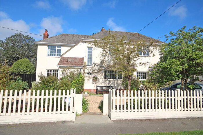 4 Bedroom Detached House For Sale In Kings Road, Ashley, New Milton, Hampshire, BH25