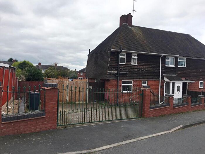 3 Bedroom Semi-Detached House To Rent In Coppice Avenue, Stourbridge, DY9