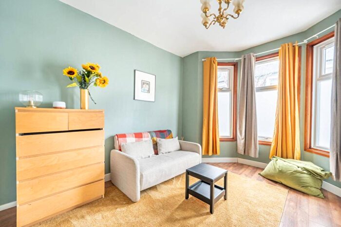 1 Bedroom Flat To Rent In Gowan Road, Willesden, London, NW10