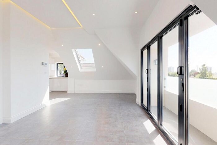 2 Bedroom Apartment For Sale In Finchley Road, Golders Green, NW11