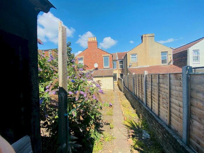 4 Bedroom House To Rent In Jessie Road, Southsea, PO4