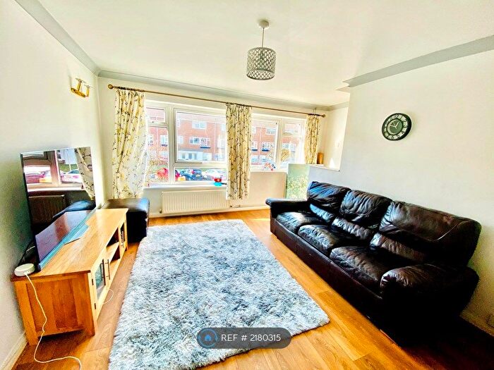 2 Bedroom Maisonette To Rent In Cadogan Court, Sutton, SM2