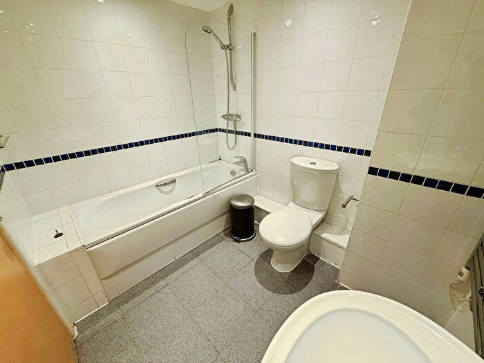 2 Bedroom Flat To Rent In Albion Street, Leeds, West Yorkshire, LS2