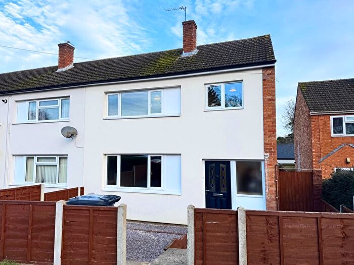 3 Bedroom Semi-Detached House To Rent In Badminton Road, Matson, Gloucester, GL4