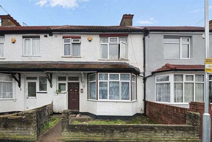 3 Bedroom Terraced House For Sale In Cranmer Road, Hayes, UB3