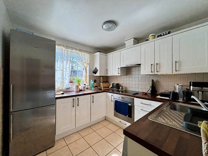 2 Bedroom Apartment To Rent In Hanson Close, BR3