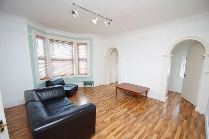 2 Bedroom Flat To Rent In Queens Road, Watford, WD17