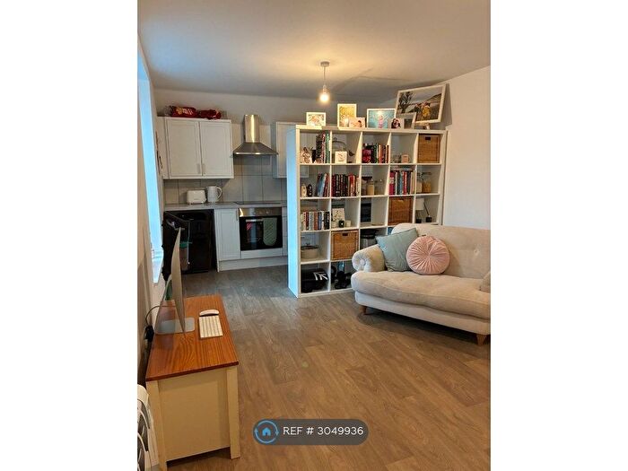 2 Bedroom Flat To Rent In Bury Road, Rawtenstall, Rossendale, BB4
