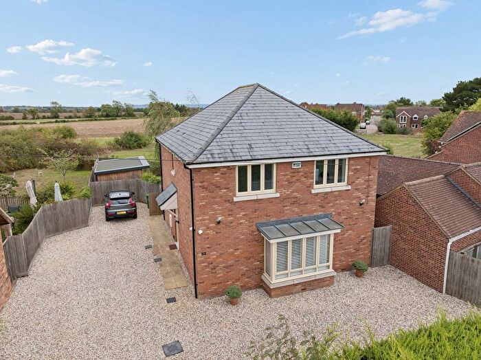 4 Bedroom Detached House For Sale In Manor Road, Oakley, HP18