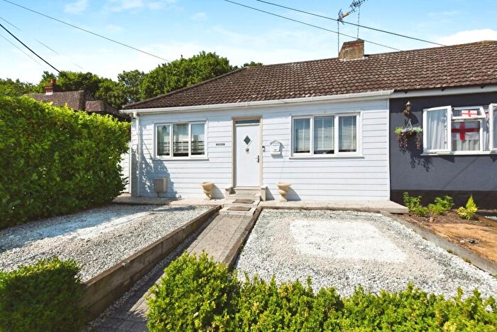 3 Bedroom Bungalow For Sale In Woodside Road, Hockley, Essex, SS5