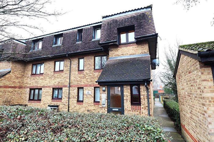1 Bedroom Flat For Sale In Southwold Road, Watford, WD24