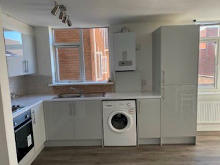 4 Bedroom Flat To Rent In Available September - Double Bedroom Student Flat - Winton, BH9