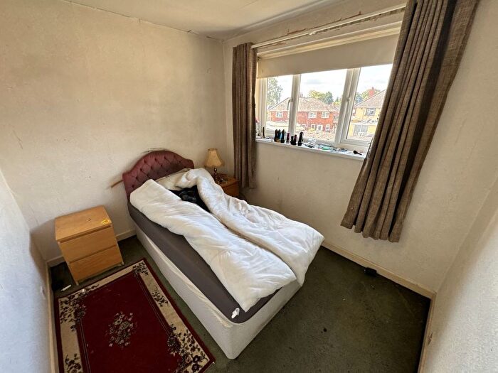 2 Bedroom Maisonette For Sale In Harden Close, Walsall, West Midlands, WS3