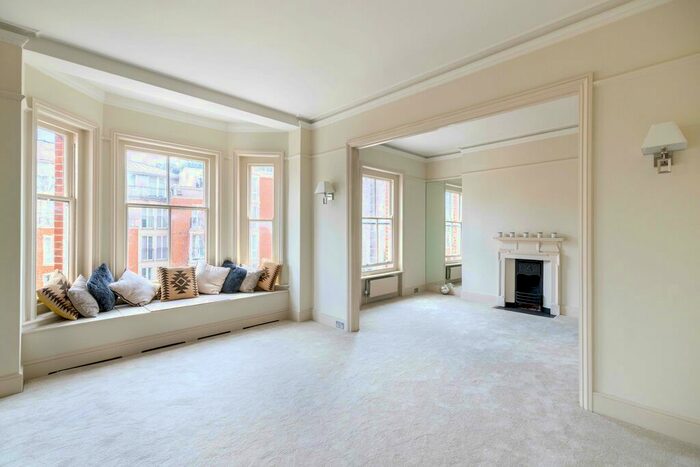 2 Bedroom Flat To Rent In Hereford House, Chelsea, SW10