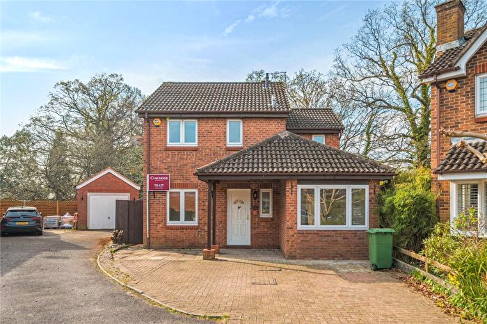3 Bedroom Detached House To Rent In Regency Gardens, Walton-On-Thames, KT12