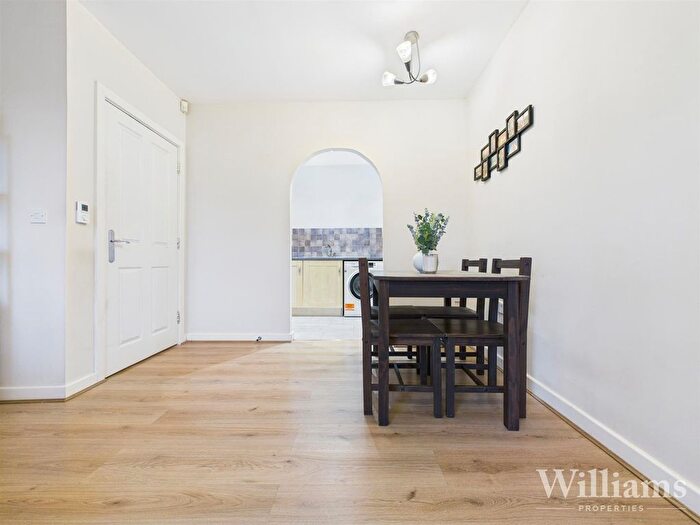 2 Bedroom Flat For Sale In Wedgewood Street, Aylesbury, HP19