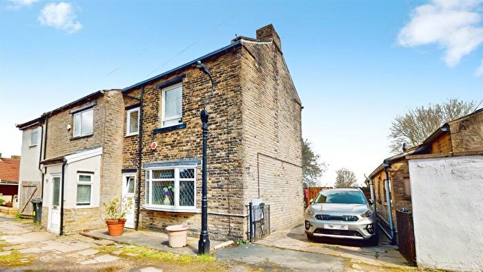 2 Bedroom Semi-Detached House For Sale In Acre Place, Bradford, BD6