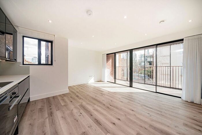 2 Bedroom Flat To Rent In Coomer Place, London, SW6