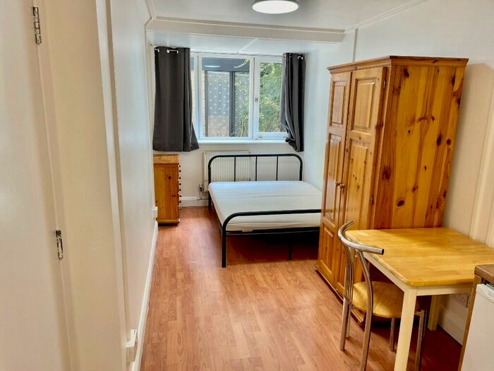 Studio To Rent In Langtry Walk, London, NW8