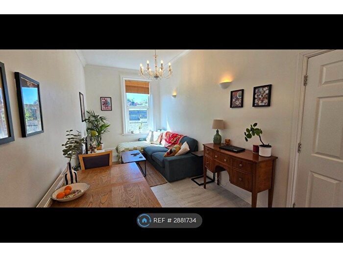 2 Bedroom Flat To Rent In Bennett Road, Leeds, LS6