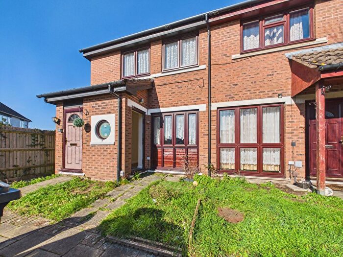 1 Bedroom Flat For Sale In Padbury Close, Grove Village, Feltham, Middlesex, TW14