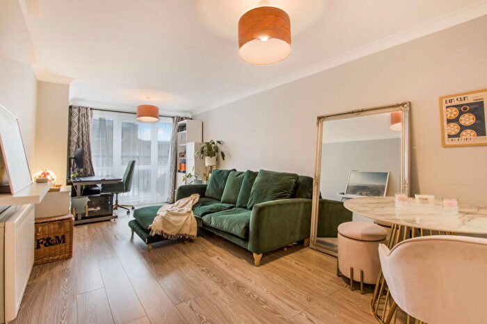 1 Bedroom Apartment For Sale In Mercer Court, E1