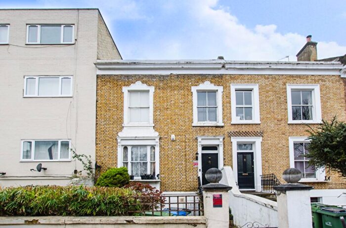 4 Bedroom End Of Terrace House For Sale In Woodhill, Woolwich, London, SE18