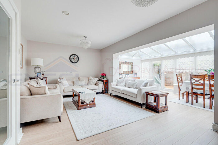 5 Bedroom Town House To Rent In Kinsale Close, Mill Hill East, London, NW7