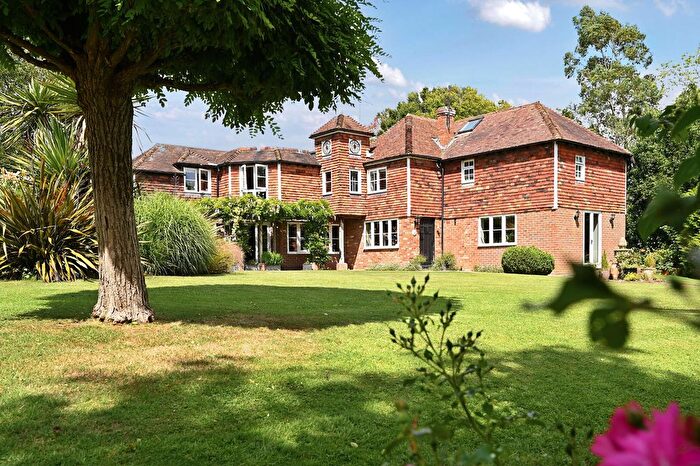 5 Bedroom Property For Sale In Tenterden Road, Appledore, TN26