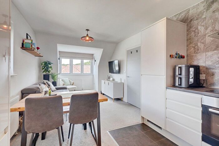 1 Bedroom Flat For Sale In Catherine Road, Benfleet, SS7