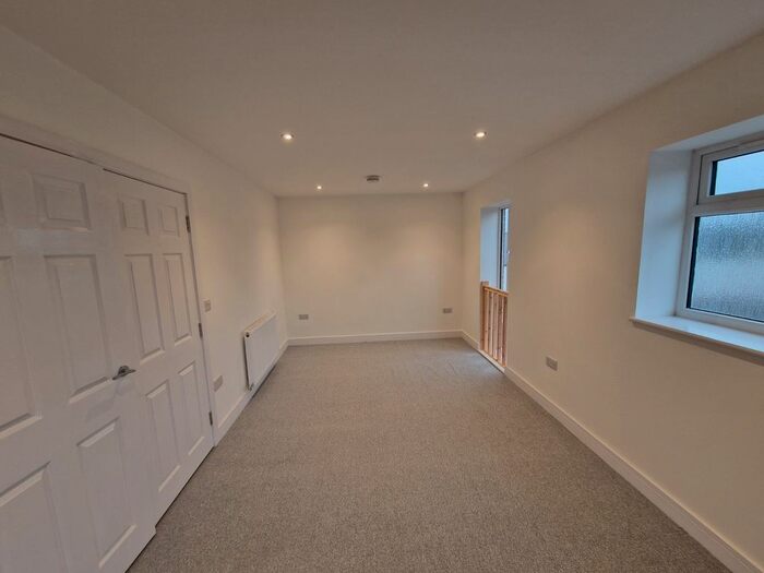 2 Bedroom Flat To Rent In Heathfield Avenue, Crewe, CW1