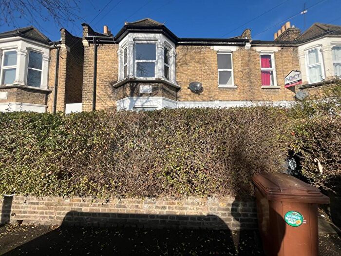 2 Bedroom Flat To Rent In Morley Road, Leyton, London, E10