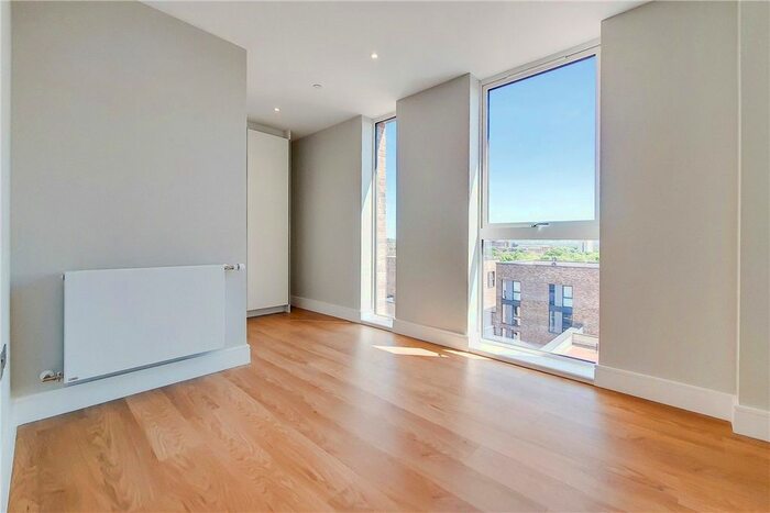 2 Bedroom Flat To Rent In Greyhound Parade, Wimbledon Grounds, London, SW17