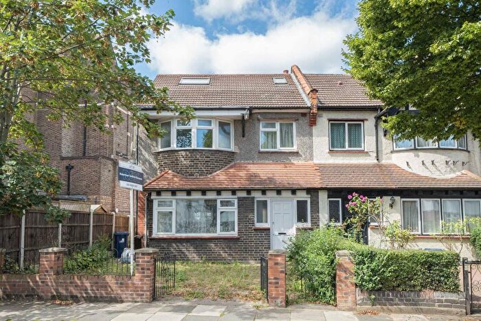 4 Bedroom Terraced House To Rent In Balfour Road, Acton, W3