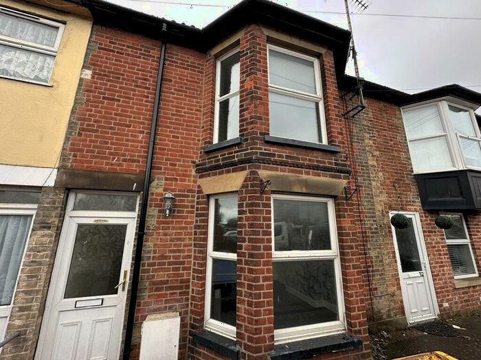 3 Bedroom Terraced House To Rent In A Victoria Road, NR33