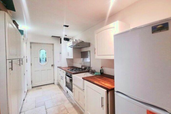 2 Bedroom Flat To Rent In The Bennetts, Tunbridge Wells, TN4